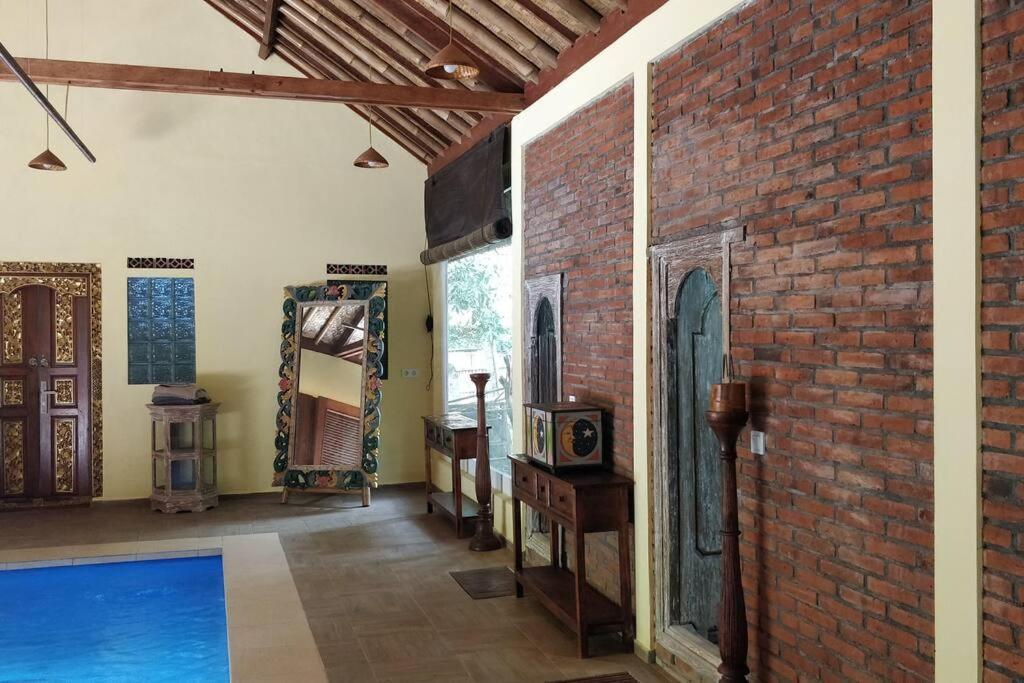 Villa King: Unique Villa With Indoor Swimming Pool Amed  Bagian luar foto