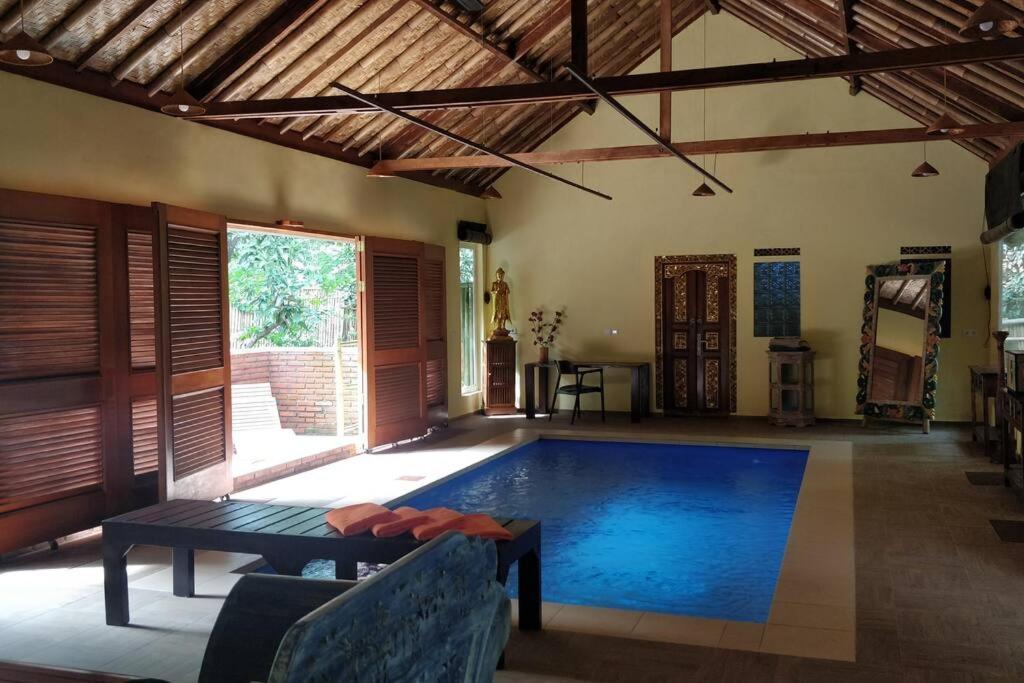 Villa King: Unique Villa With Indoor Swimming Pool Amed  Bagian luar foto