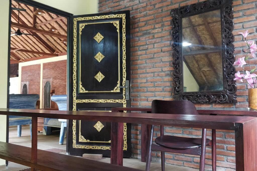 Villa King: Unique Villa With Indoor Swimming Pool Amed  Bagian luar foto