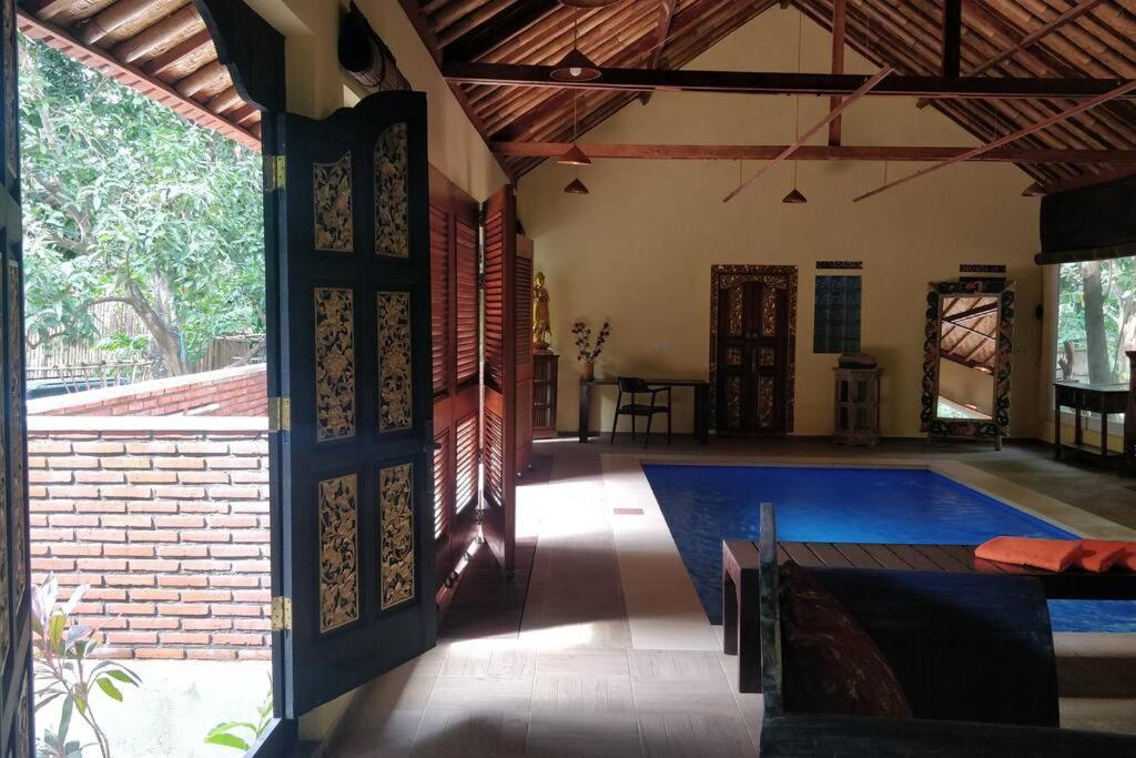 Villa King: Unique Villa With Indoor Swimming Pool Amed  Bagian luar foto